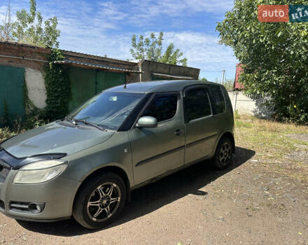 Зеленый Шкода Румстер, объемом двигателя 1.6 л и пробегом 260 тыс. км за 3500 $, фото 2 на Automoto.ua
