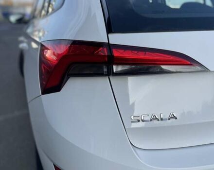 Белый Шкода Scala, объемом двигателя 1.6 л и пробегом 293 тыс. км за 12900 $, фото 5 на Automoto.ua