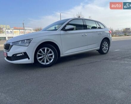 Белый Шкода Scala, объемом двигателя 1.6 л и пробегом 293 тыс. км за 12900 $, фото 1 на Automoto.ua