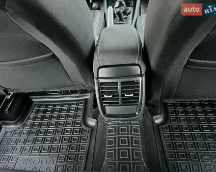 Білий Шкода Scala, об'ємом двигуна 1.6 л та пробігом 167 тис. км за 13999 $, фото 22 на Automoto.ua