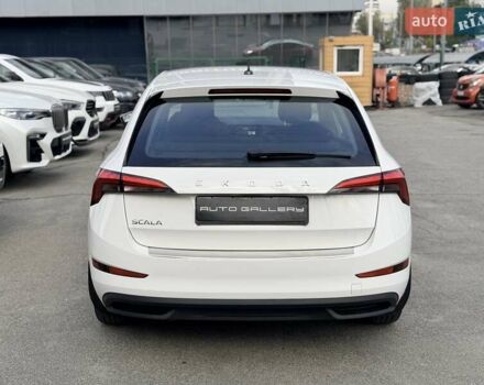 Белый Шкода Scala, объемом двигателя 1.6 л и пробегом 113 тыс. км за 15090 $, фото 1 на Automoto.ua