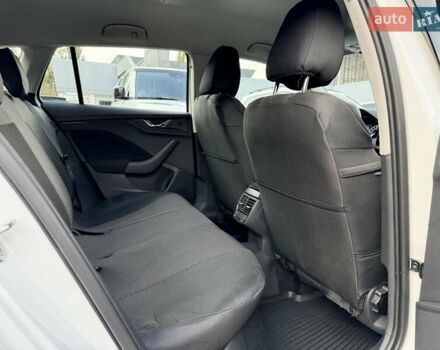 Белый Шкода Scala, объемом двигателя 1.6 л и пробегом 113 тыс. км за 15090 $, фото 22 на Automoto.ua