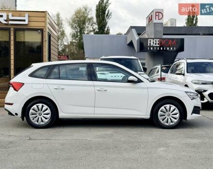 Белый Шкода Scala, объемом двигателя 1.6 л и пробегом 113 тыс. км за 15090 $, фото 3 на Automoto.ua