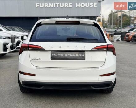 Белый Шкода Scala, объемом двигателя 1.6 л и пробегом 113 тыс. км за 15090 $, фото 2 на Automoto.ua