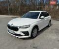 Белый Шкода Scala, объемом двигателя 1 л и пробегом 6 тыс. км за 19999 $, фото 1 на Automoto.ua