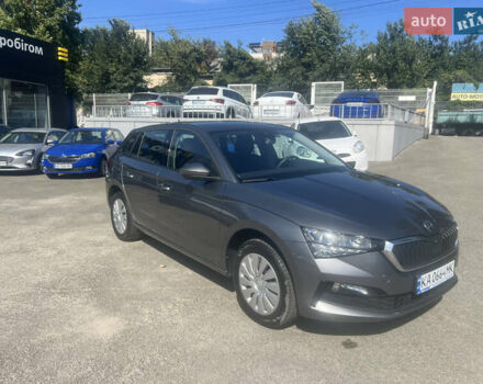 Серый Шкода Scala, объемом двигателя 1.6 л и пробегом 38 тыс. км за 18393 $, фото 2 на Automoto.ua