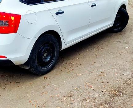 Белый Шкода Спейсбек, объемом двигателя 1.6 л и пробегом 200 тыс. км за 7600 $, фото 2 на Automoto.ua