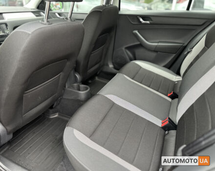 Шкода Спейсбек 2017 в Киеве на Automoto.ua Черный Шкода Спейсбек, объемом двигателя 1.2 л и пробегом 87 тыс. км за 10000 $, фото 18 на Automoto.ua