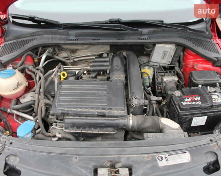 Красный Шкода Спейсбек, объемом двигателя 1.2 л и пробегом 180 тыс. км за 6400 $, фото 13 на Automoto.ua