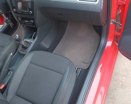 Красный Шкода Спейсбек, объемом двигателя 1.2 л и пробегом 190 тыс. км за 7100 $, фото 2 на Automoto.ua