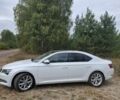 Білий Шкода Суперб, об'ємом двигуна 2 л та пробігом 206 тис. км за 21500 $, фото 1 на Automoto.ua