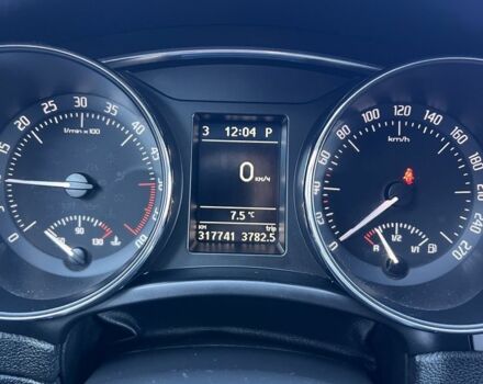 Белый Шкода Суперб, объемом двигателя 2 л и пробегом 317 тыс. км за 9800 $, фото 9 на Automoto.ua