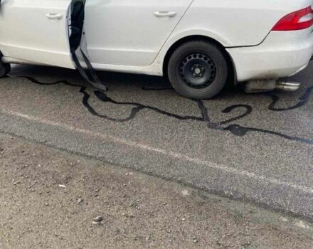 Белый Шкода Суперб, объемом двигателя 1.8 л и пробегом 170 тыс. км за 2200 $, фото 4 на Automoto.ua