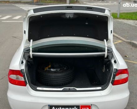 Белый Шкода Суперб, объемом двигателя 1.8 л и пробегом 230 тыс. км за 8190 $, фото 16 на Automoto.ua