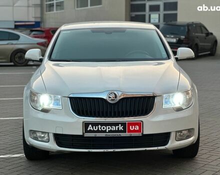 Белый Шкода Суперб, объемом двигателя 1.8 л и пробегом 109 тыс. км за 10990 $, фото 1 на Automoto.ua
