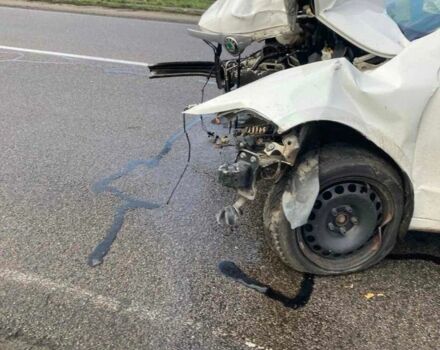 Белый Шкода Суперб, объемом двигателя 1.8 л и пробегом 170 тыс. км за 2200 $, фото 1 на Automoto.ua