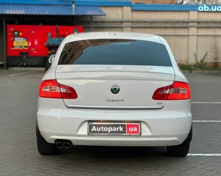 Белый Шкода Суперб, объемом двигателя 1.8 л и пробегом 109 тыс. км за 10990 $, фото 4 на Automoto.ua