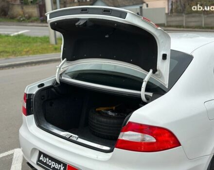 Белый Шкода Суперб, объемом двигателя 1.8 л и пробегом 230 тыс. км за 8190 $, фото 17 на Automoto.ua