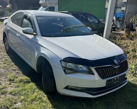 Белый Шкода Суперб, объемом двигателя 1.8 л и пробегом 280 тыс. км за 5500 $, фото 2 на Automoto.ua