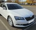 Белый Шкода Суперб, объемом двигателя 1.8 л и пробегом 175 тыс. км за 11000 $, фото 1 на Automoto.ua