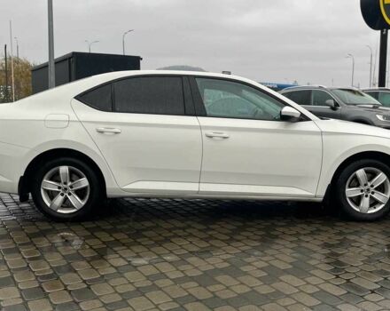 Белый Шкода Суперб, объемом двигателя 0 л и пробегом 197 тыс. км за 14999 $, фото 3 на Automoto.ua