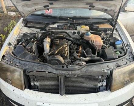 Белый Шкода Суперб, объемом двигателя 1.9 л и пробегом 349 тыс. км за 1372 $, фото 1 на Automoto.ua