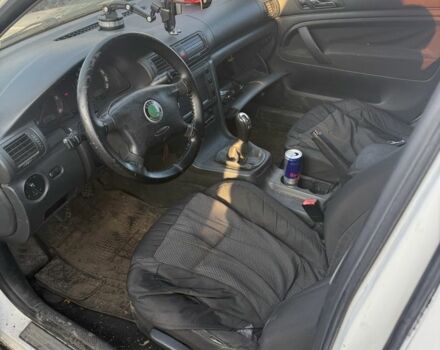 Белый Шкода Суперб, объемом двигателя 1.9 л и пробегом 349 тыс. км за 1372 $, фото 4 на Automoto.ua