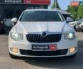 Білий Шкода Суперб, об'ємом двигуна 2 л та пробігом 284 тис. км за 8790 $, фото 3 на Automoto.ua