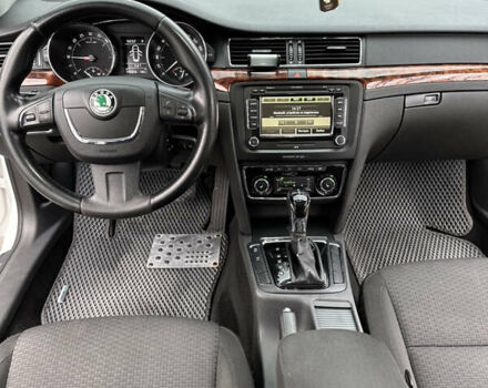 Белый Шкода Суперб, объемом двигателя 2 л и пробегом 291 тыс. км за 9400 $, фото 11 на Automoto.ua