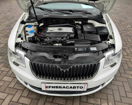 Белый Шкода Суперб, объемом двигателя 1.8 л и пробегом 111 тыс. км за 10000 $, фото 2 на Automoto.ua