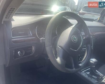 Белый Шкода Суперб, объемом двигателя 2 л и пробегом 390 тыс. км за 7799 $, фото 5 на Automoto.ua