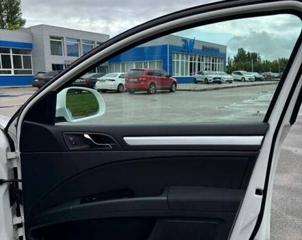 Белый Шкода Суперб, объемом двигателя 1.97 л и пробегом 240 тыс. км за 10600 $, фото 26 на Automoto.ua