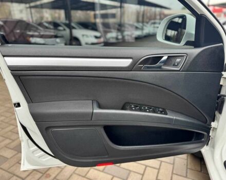 Белый Шкода Суперб, объемом двигателя 1.8 л и пробегом 111 тыс. км за 10000 $, фото 9 на Automoto.ua