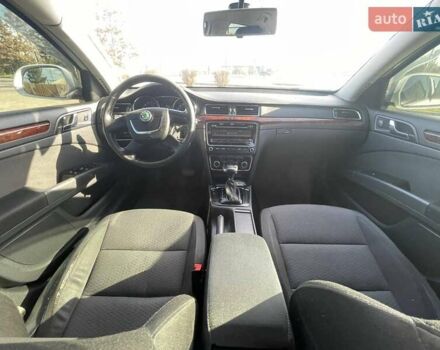 Белый Шкода Суперб, объемом двигателя 2 л и пробегом 390 тыс. км за 7799 $, фото 5 на Automoto.ua