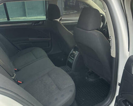 Белый Шкода Суперб, объемом двигателя 1.4 л и пробегом 178 тыс. км за 8000 $, фото 12 на Automoto.ua