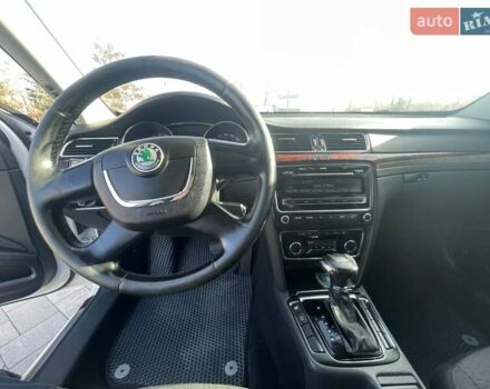 Белый Шкода Суперб, объемом двигателя 2 л и пробегом 390 тыс. км за 7799 $, фото 4 на Automoto.ua