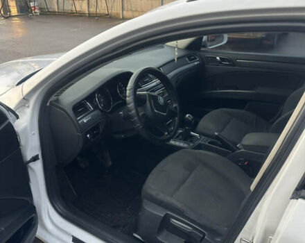 Белый Шкода Суперб, объемом двигателя 1.4 л и пробегом 178 тыс. км за 8000 $, фото 15 на Automoto.ua