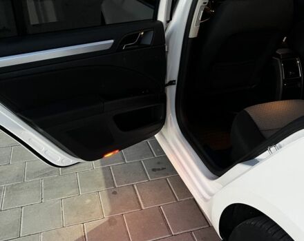 Белый Шкода Суперб, объемом двигателя 1.6 л и пробегом 304 тыс. км за 9300 $, фото 7 на Automoto.ua