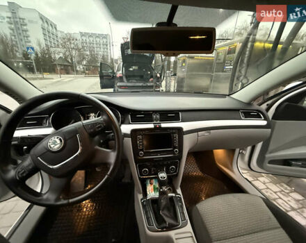 Белый Шкода Суперб, объемом двигателя 1.97 л и пробегом 309 тыс. км за 10499 $, фото 22 на Automoto.ua