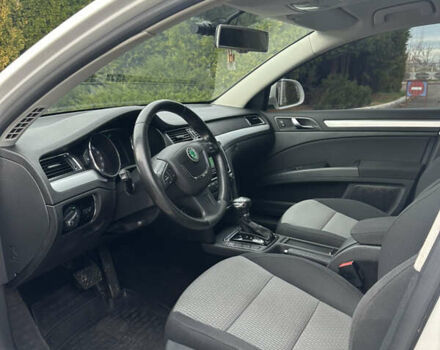 Шкода Суперб 2012 у Рівному на Automoto.ua Білий Шкода Суперб, об'ємом двигуна 2 л та пробігом 198 тис. км за 12500 $, фото 11 на Automoto.ua