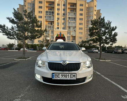 Белый Шкода Суперб, объемом двигателя 1.8 л и пробегом 134 тыс. км за 12000 $, фото 2 на Automoto.ua
