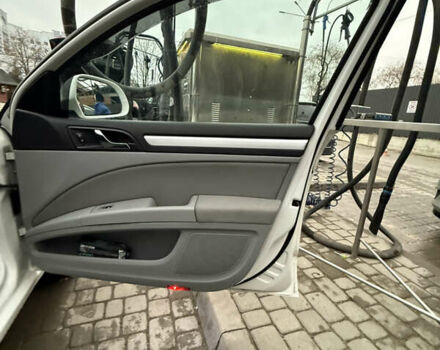 Белый Шкода Суперб, объемом двигателя 1.97 л и пробегом 309 тыс. км за 10499 $, фото 12 на Automoto.ua