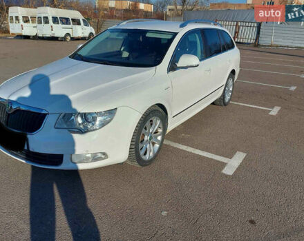 Белый Шкода Суперб, объемом двигателя 2 л и пробегом 280 тыс. км за 10700 $, фото 3 на Automoto.ua