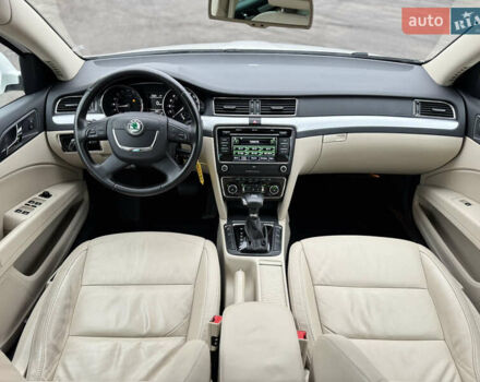 Білий Шкода Суперб, об'ємом двигуна 2 л та пробігом 317 тис. км за 12900 $, фото 27 на Automoto.ua