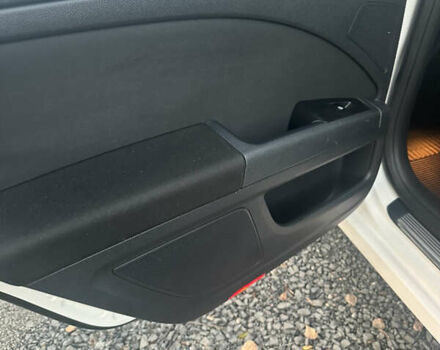 Белый Шкода Суперб, объемом двигателя 1.6 л и пробегом 260 тыс. км за 11600 $, фото 9 на Automoto.ua