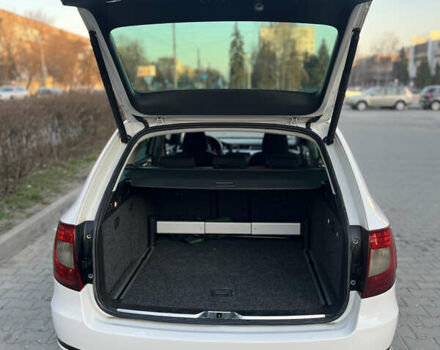 Шкода Суперб 2012 в Черновцах на Automoto.ua Белый Шкода Суперб, объемом двигателя 2 л и пробегом 200 тыс. км за 11200 $, фото 4 на Automoto.ua