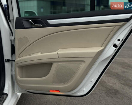 Білий Шкода Суперб, об'ємом двигуна 2 л та пробігом 317 тис. км за 12900 $, фото 47 на Automoto.ua