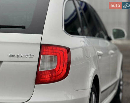 Білий Шкода Суперб, об'ємом двигуна 2 л та пробігом 317 тис. км за 12900 $, фото 18 на Automoto.ua