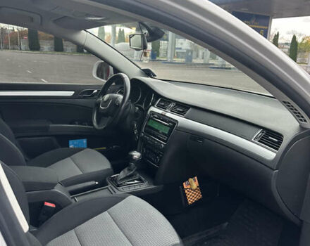 Шкода Суперб 2012 у Рівному на Automoto.ua Білий Шкода Суперб, об'ємом двигуна 2 л та пробігом 198 тис. км за 12500 $, фото 10 на Automoto.ua