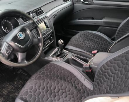 Белый Шкода Суперб, объемом двигателя 1.6 л и пробегом 207 тыс. км за 8200 $, фото 5 на Automoto.ua